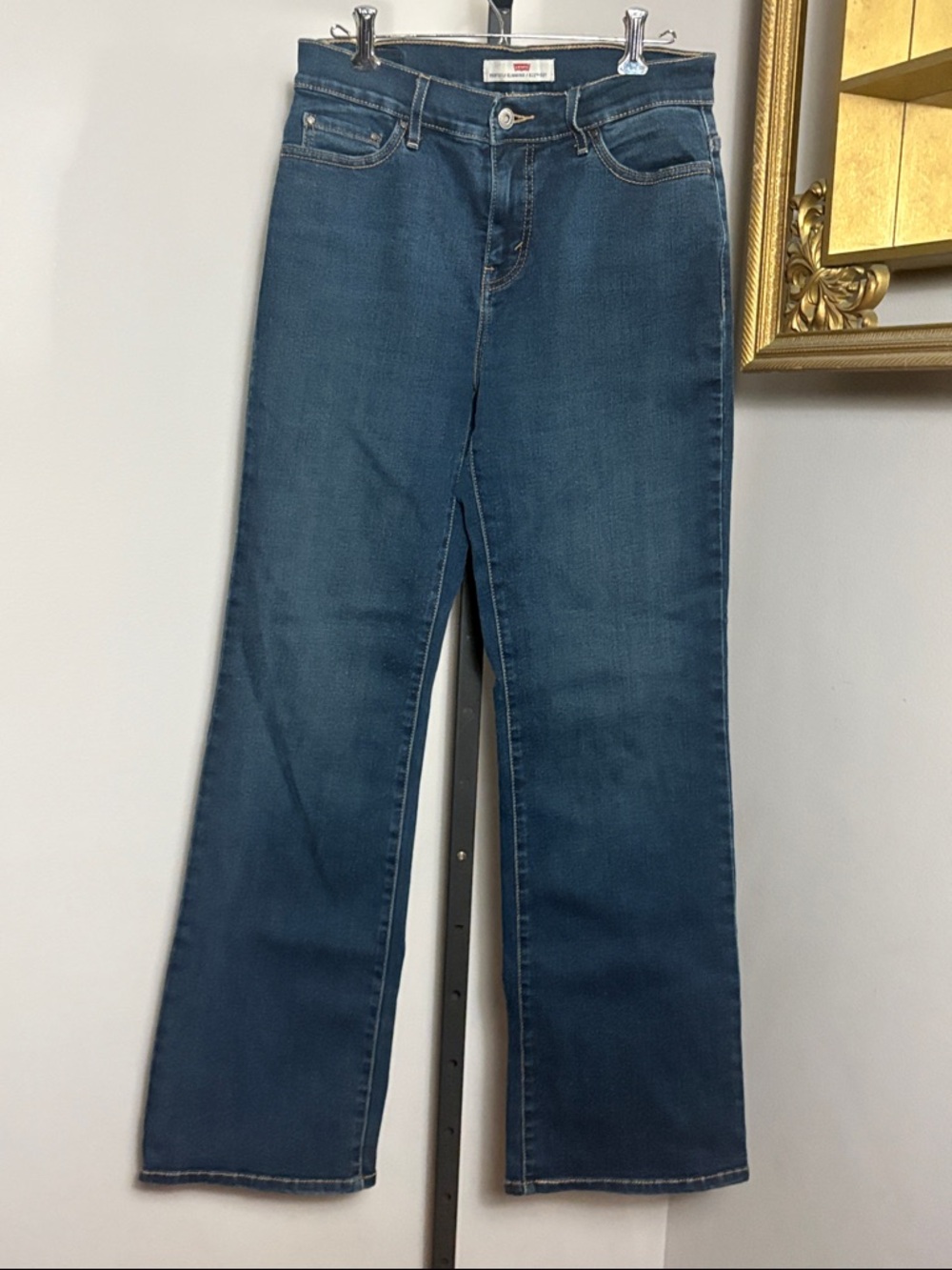 Levi's Size 6 Bootcut 512 Perfectly Slimming Straight Leg Jeans